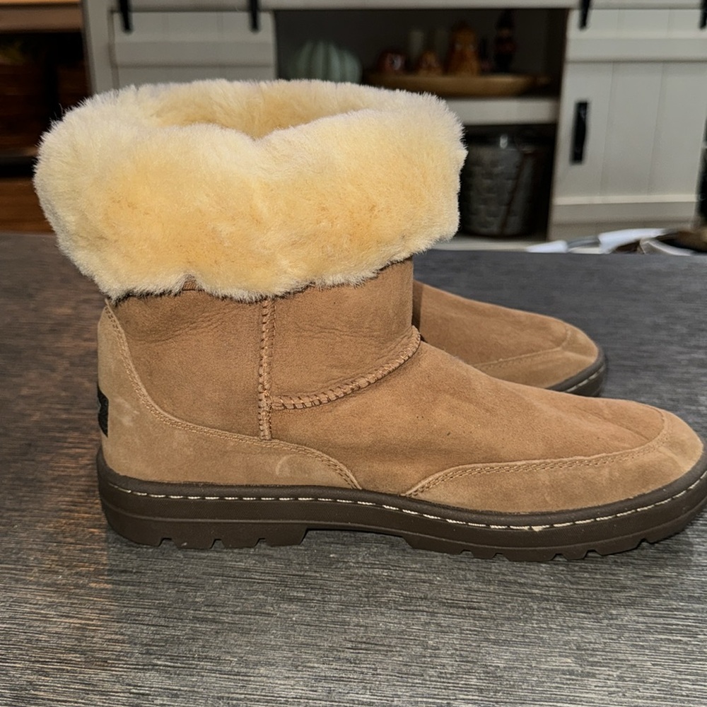 Women’s ugh boots size 10 never worn